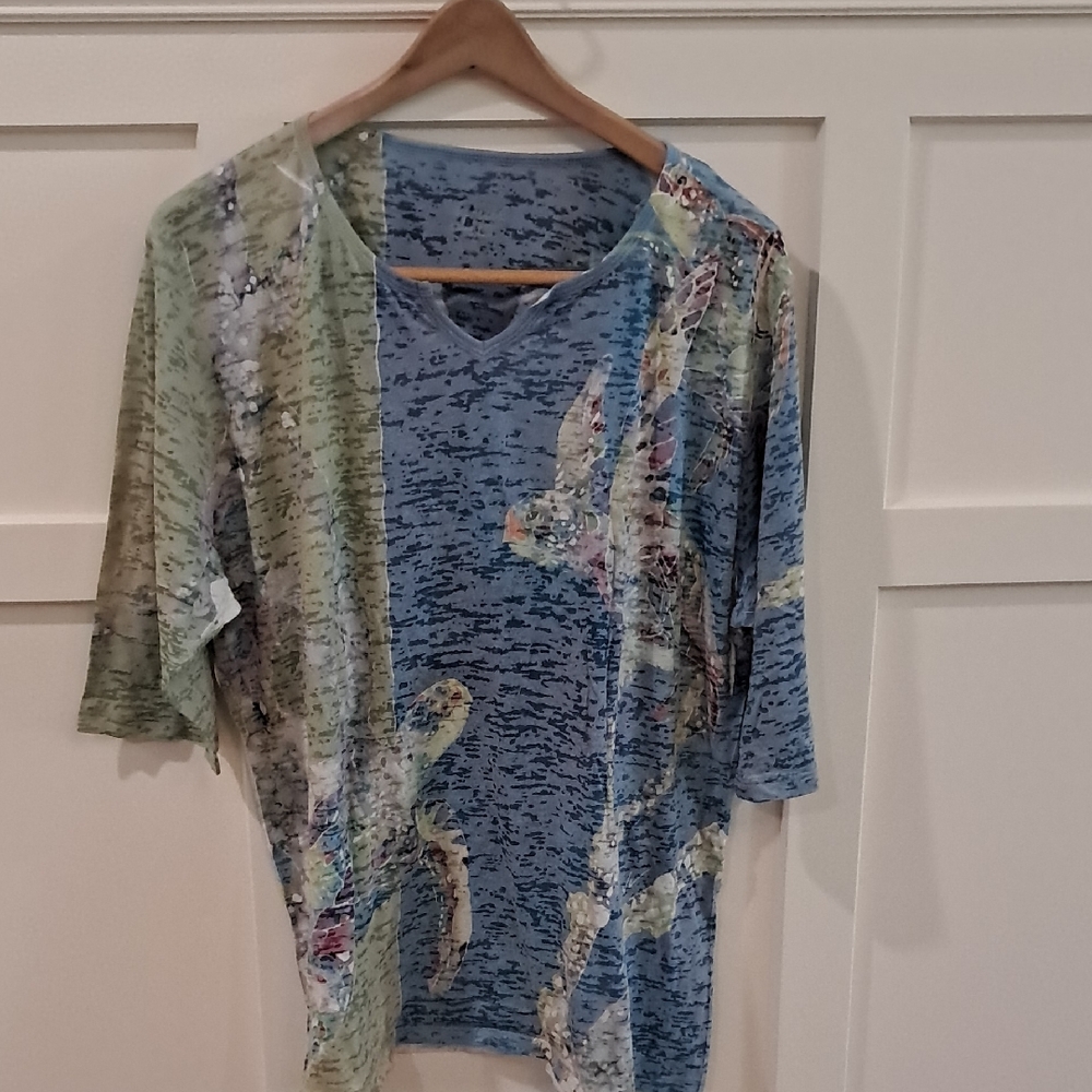 Sea Turtle Burnout Batik 3/4 Sleeve Tee